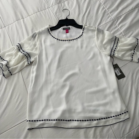 Vince Camuto silky embroidered top never worn - Picture 1 of 4